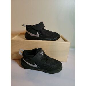 Nike Team Hustle D 10 Size 9C